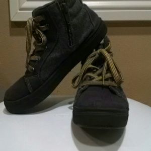 Zip up or tie high top shoes sneakers hi-top